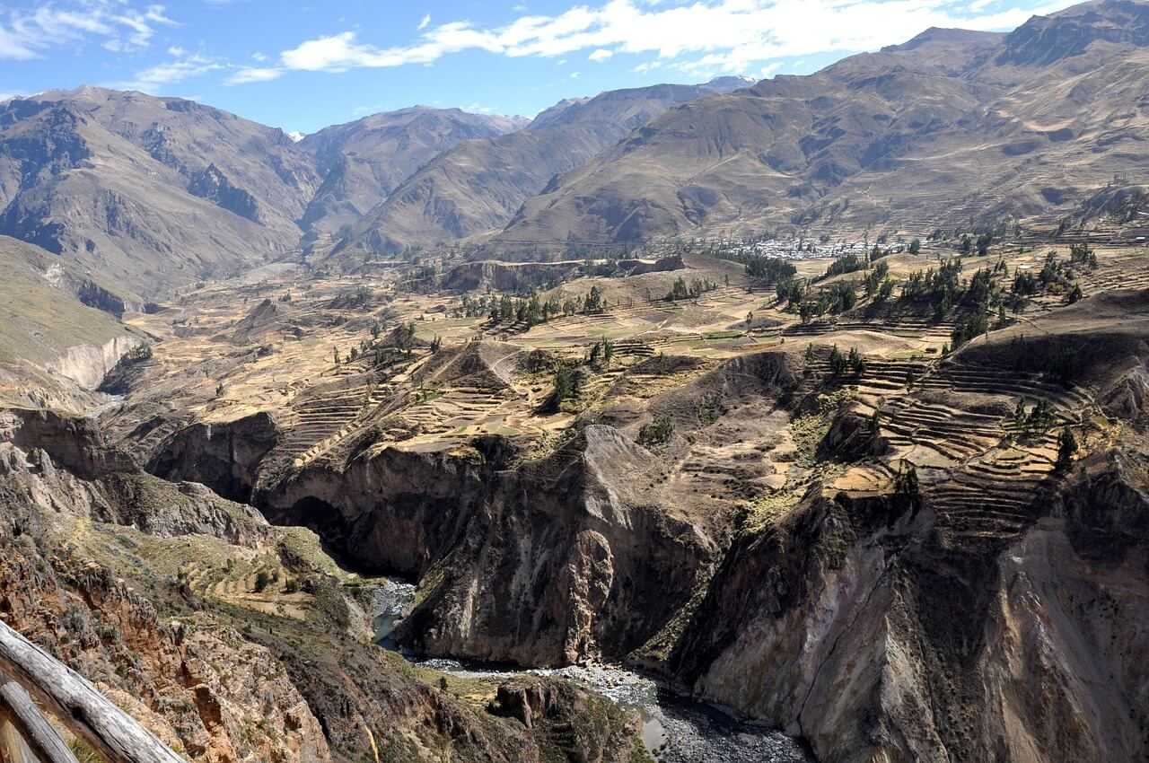 Canionul Colca – locul unde planeaza condorii