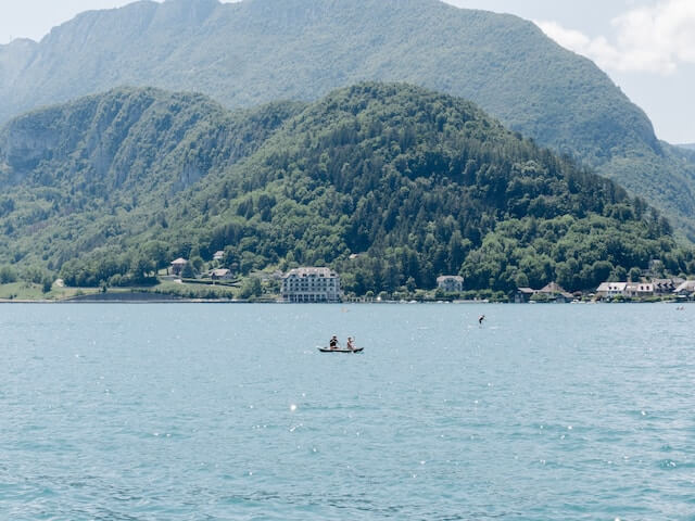 Lacul Annecy - lacul cu apa cea mai pura din Europa
