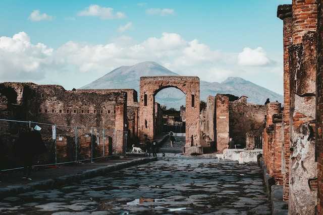 Pompei - orașul de sub cenușă