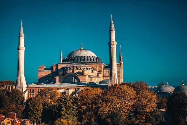 Hagia Sophia - intre 2 mari religii