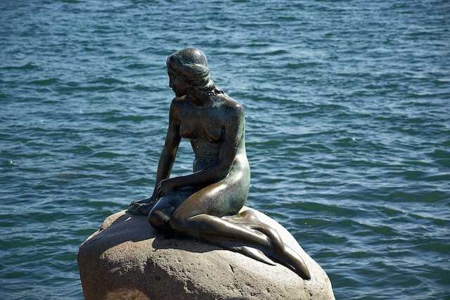 Statuia 'Mica Sirena' din Copenhaga