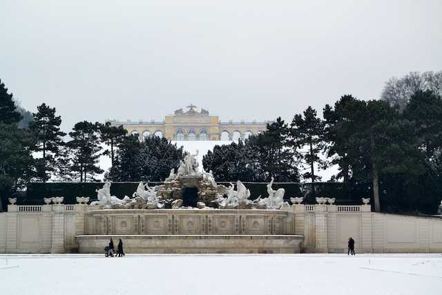 Palatul Schonbrunn iarna - vino să-l vizitezi