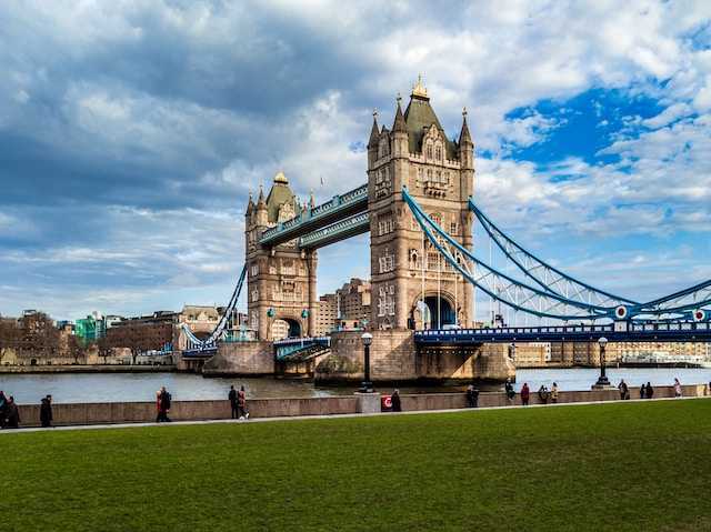 Tower Bridge - cel mai faimos pod al Londrei