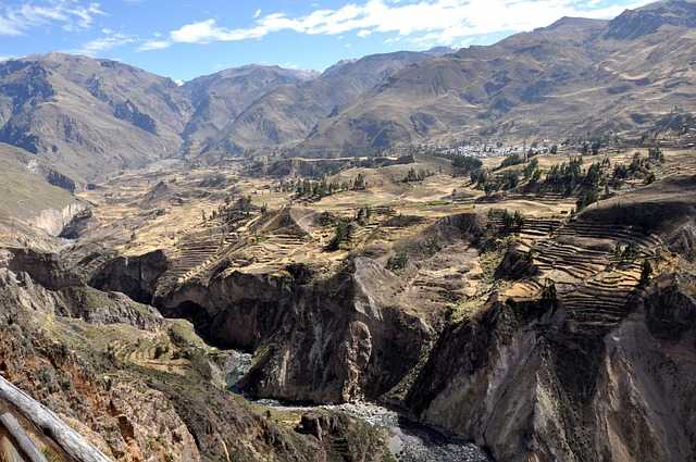 Canionul Colca - locul unde planează condorii