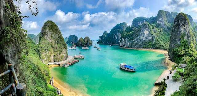 Ha Long Bay - un peisaj din alta lume